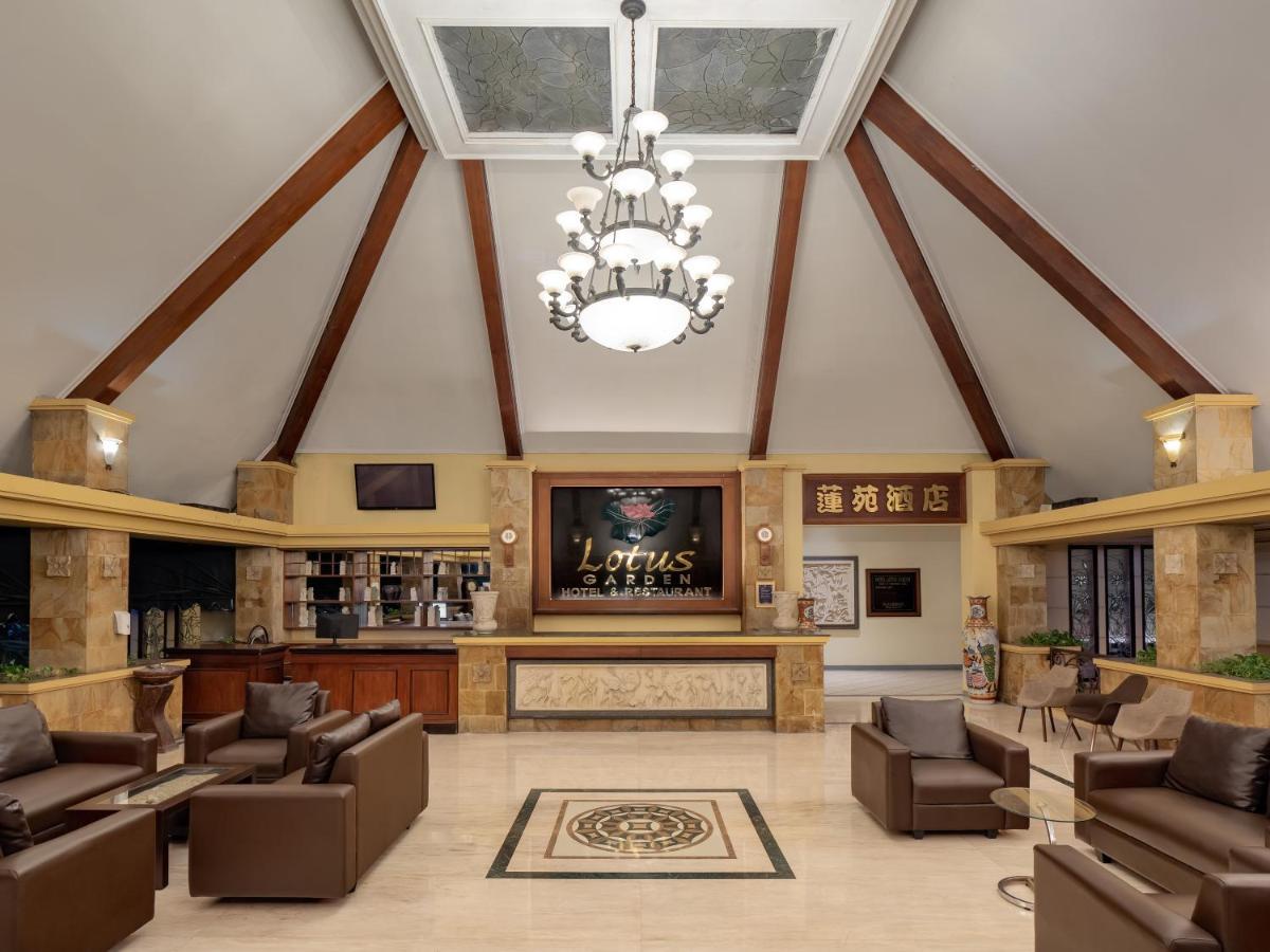 Lotus Garden Hotel Kediri  Kültér fotó