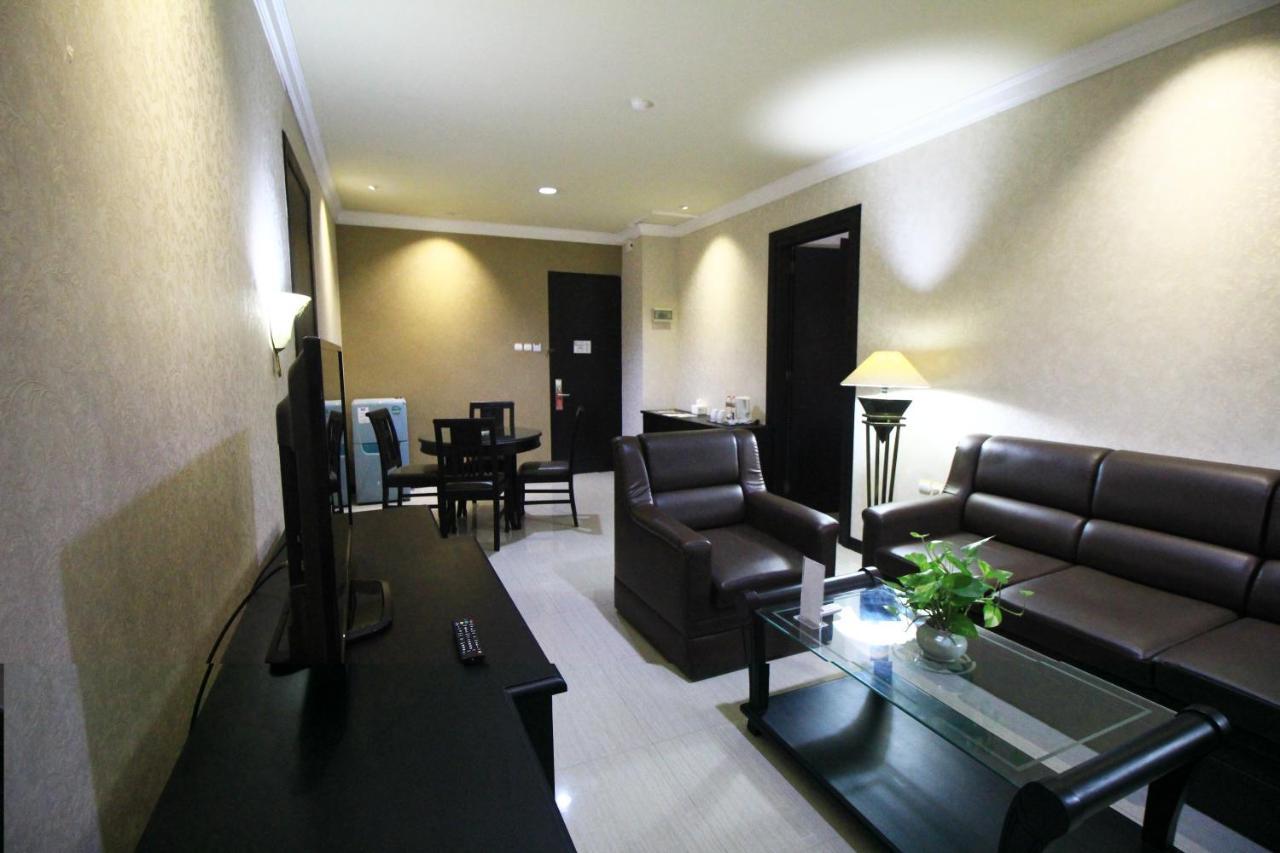 Lotus Garden Hotel Kediri  Kültér fotó