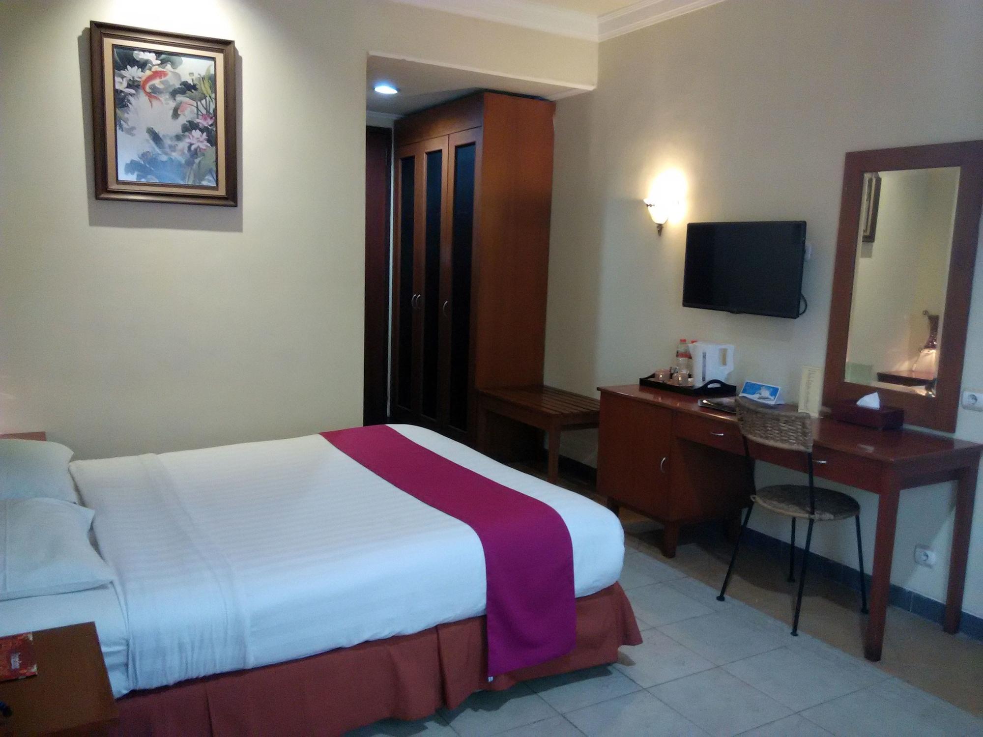 Lotus Garden Hotel Kediri  Kültér fotó