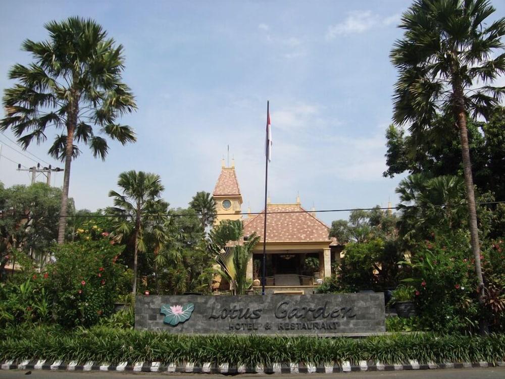 Lotus Garden Hotel Kediri  Kültér fotó
