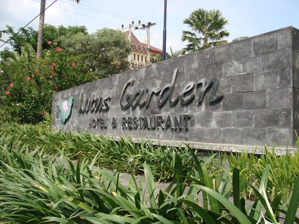 Lotus Garden Hotel Kediri  Kültér fotó