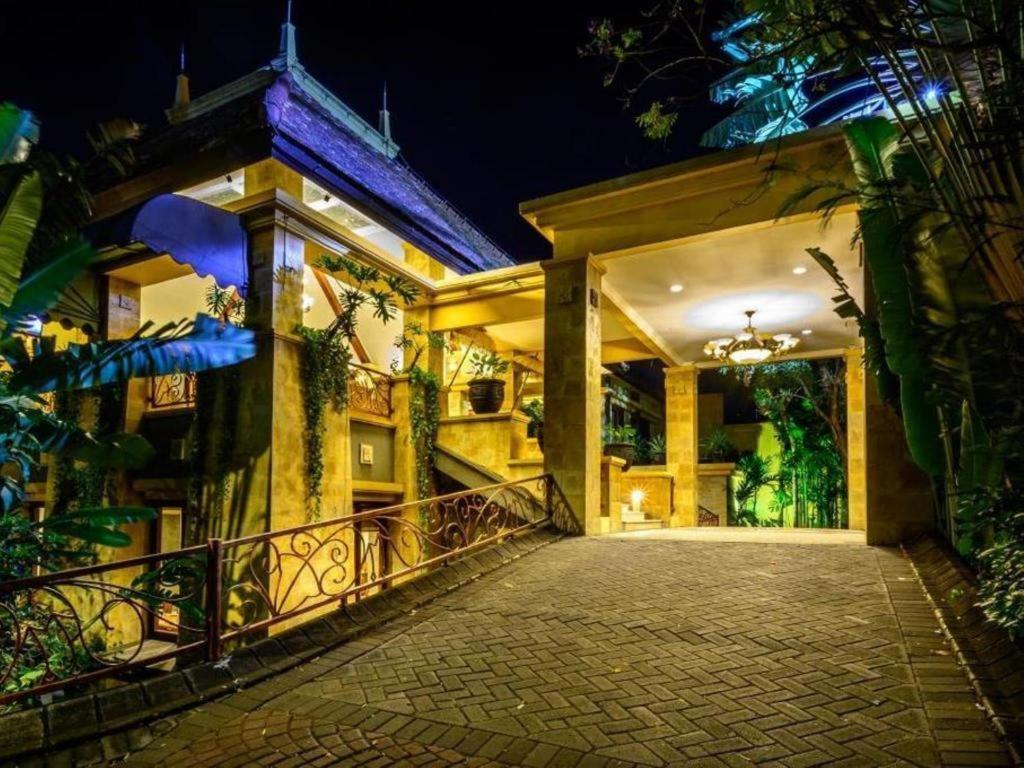 Lotus Garden Hotel Kediri  Kültér fotó