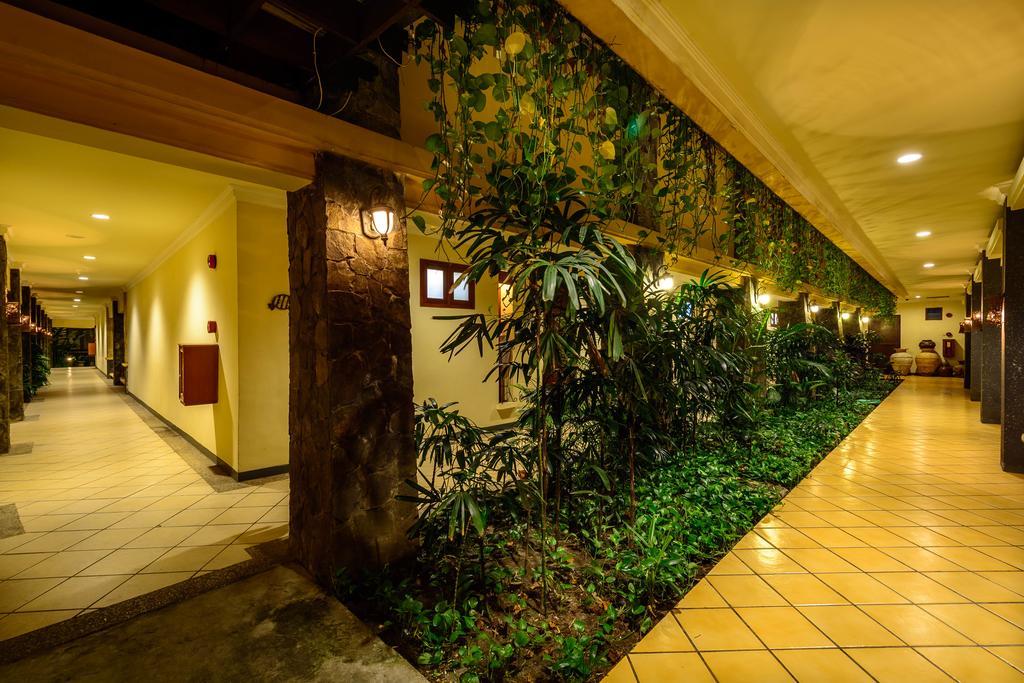 Lotus Garden Hotel Kediri  Kültér fotó