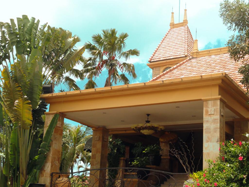 Lotus Garden Hotel Kediri  Kültér fotó