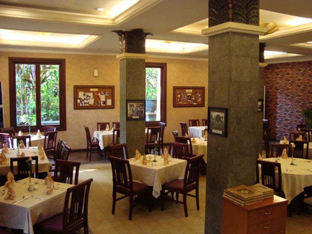 Lotus Garden Hotel Kediri  Kültér fotó