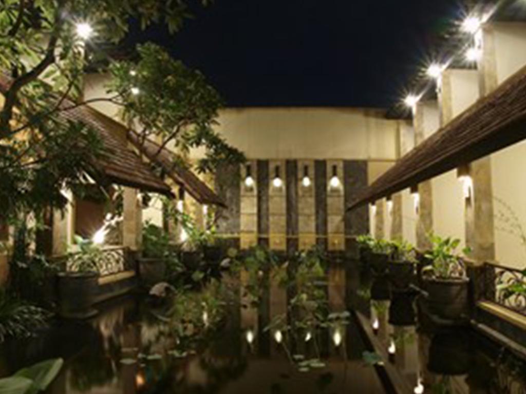 Lotus Garden Hotel Kediri  Kültér fotó