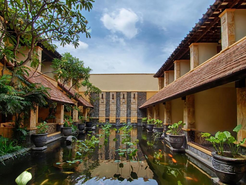 Lotus Garden Hotel Kediri  Kültér fotó