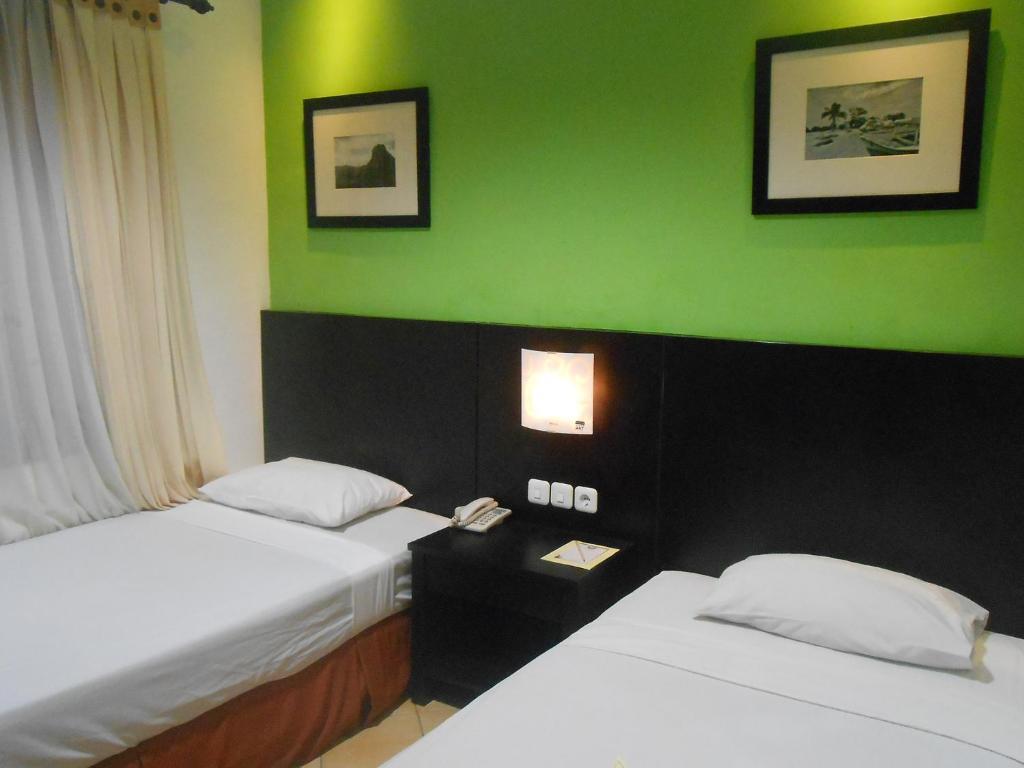 Lotus Garden Hotel Kediri  Szoba fotó