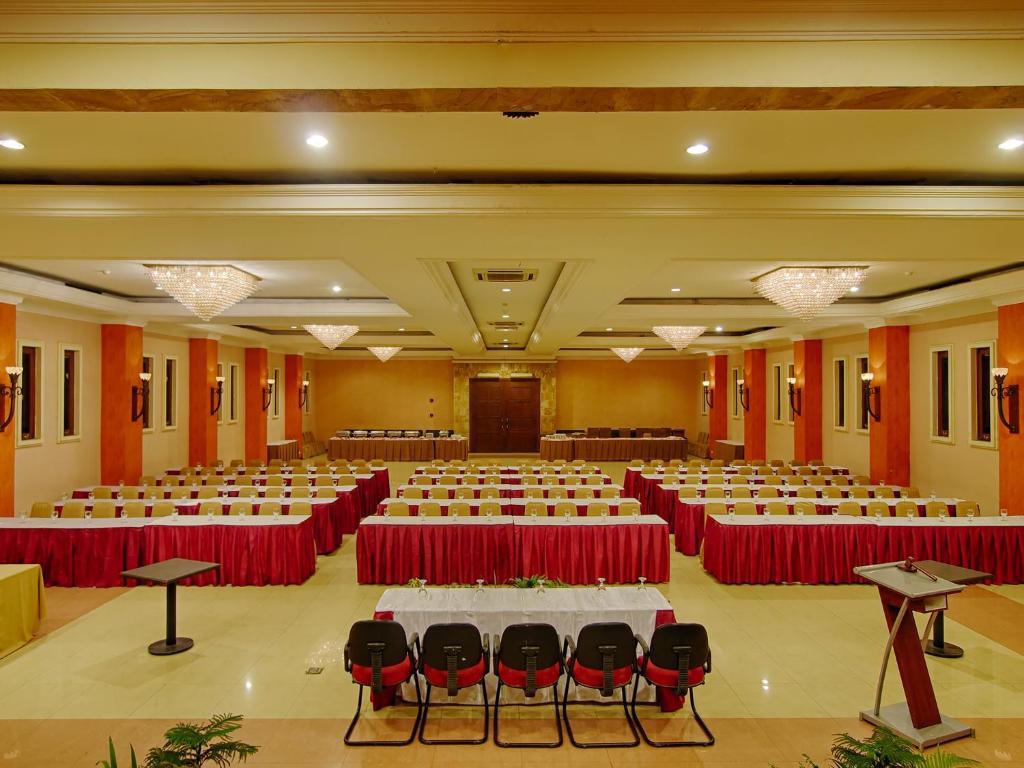 Lotus Garden Hotel Kediri  Kültér fotó