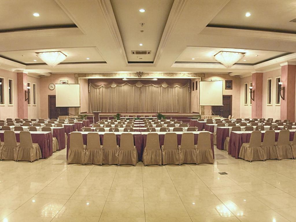 Lotus Garden Hotel Kediri  Kültér fotó