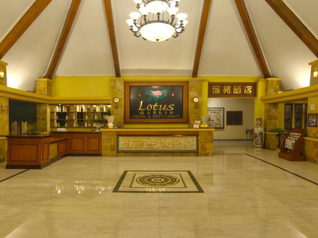 Lotus Garden Hotel Kediri  Kültér fotó