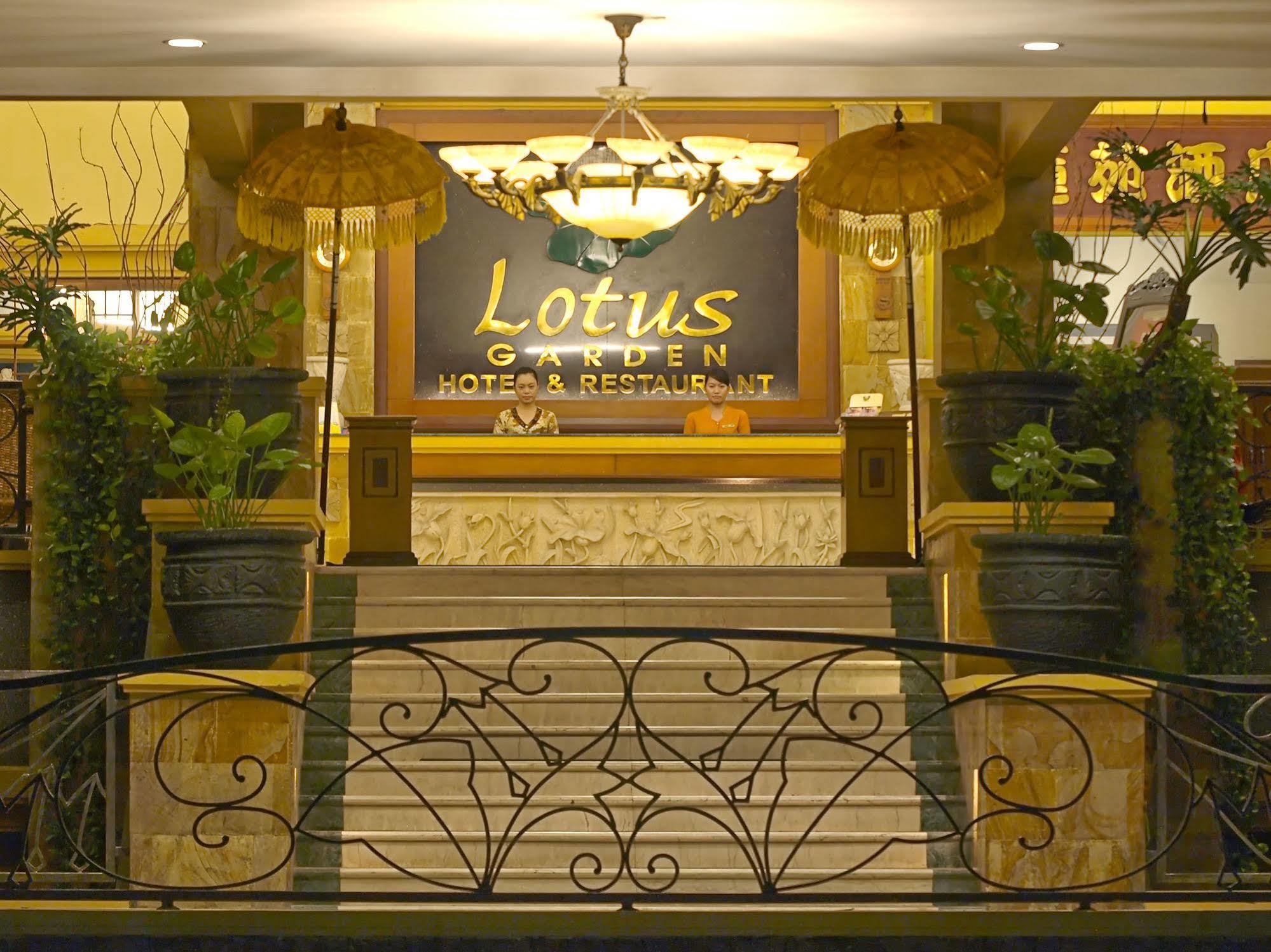 Lotus Garden Hotel Kediri  Kültér fotó