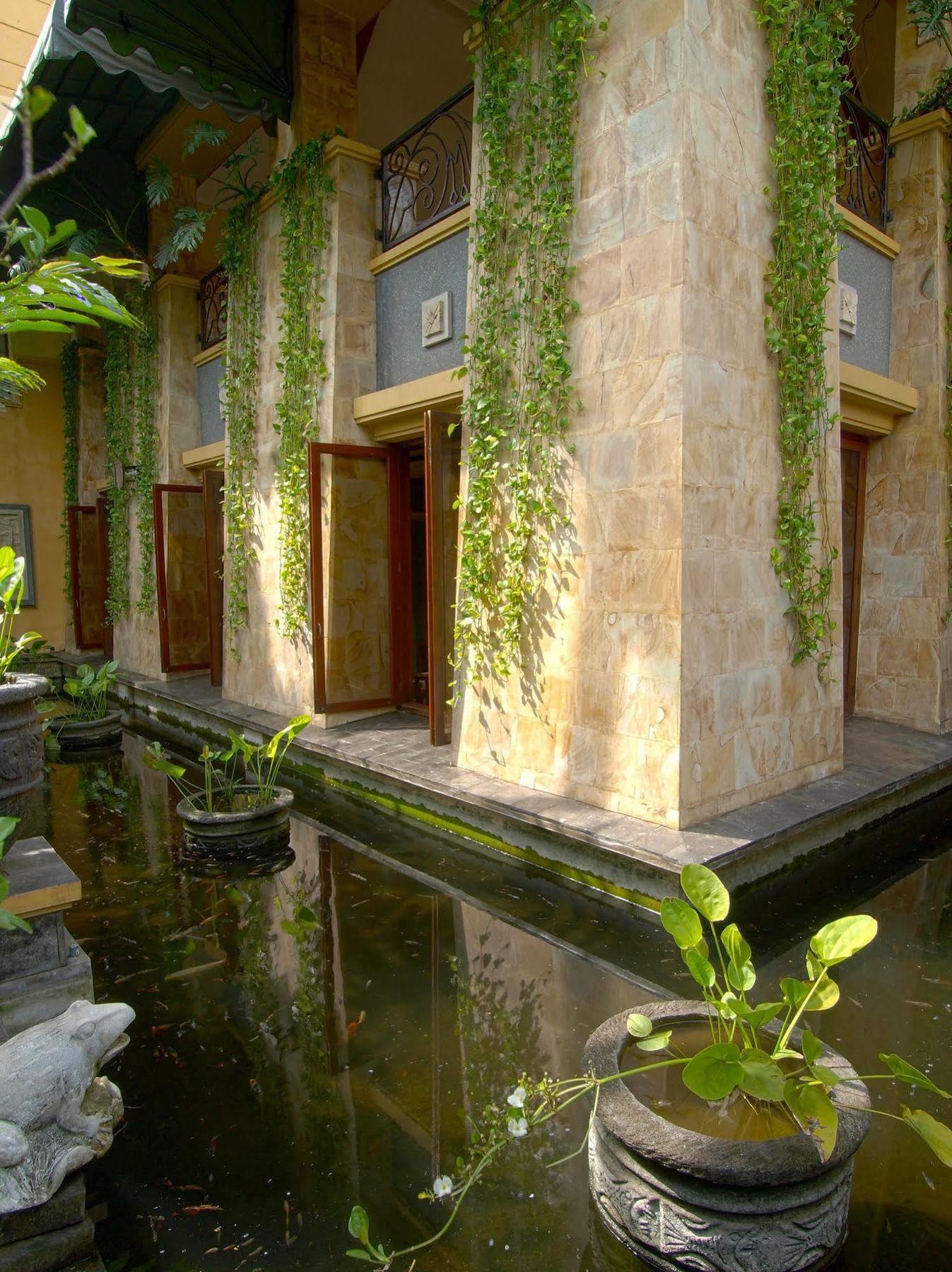Lotus Garden Hotel Kediri  Kültér fotó